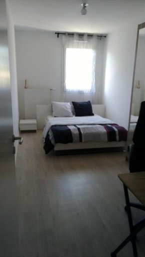 Belle chambre dans maison neuve, propre et bien aérée